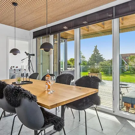 Three-bedroom In Ebeltoft